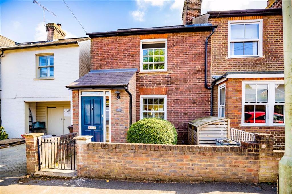 Cravells Road, Harpenden, Hertfordshire 3 bed end of terrace house £