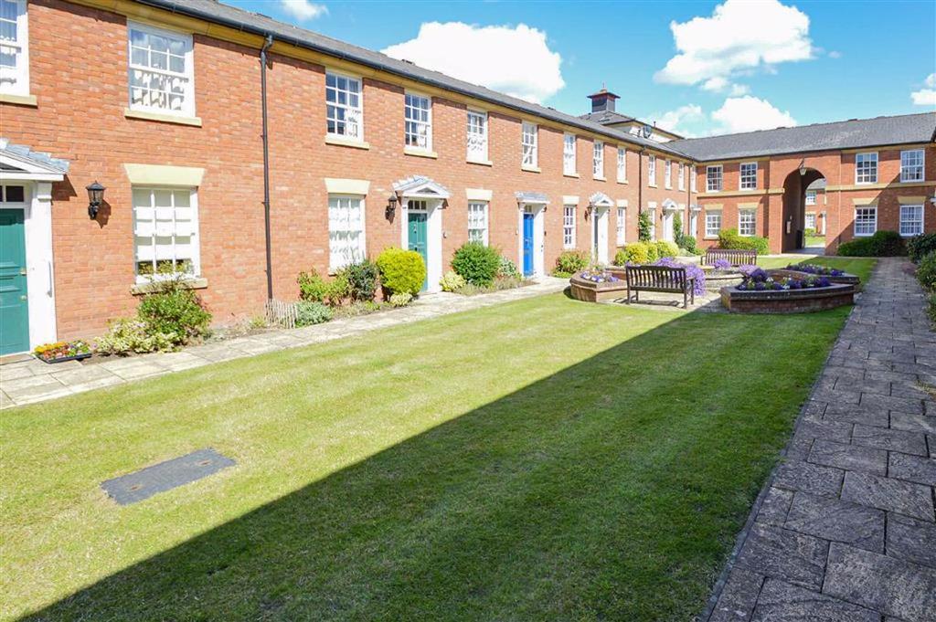 Thomas Court, Carline Fields, Shrewsbury 2 bed apartment £695 pcm (£