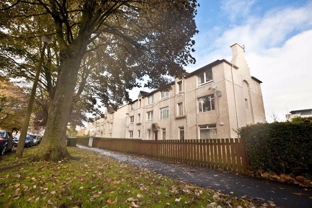 HUTCHISON CROSSWAY, EDINBURGH, EH14 1RR 2 bed flat £750 pcm (£173 pw)