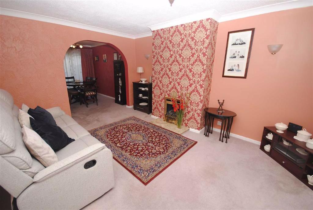 Road, Kippax, Leeds, LS25 3 bed semidetached house £205,000