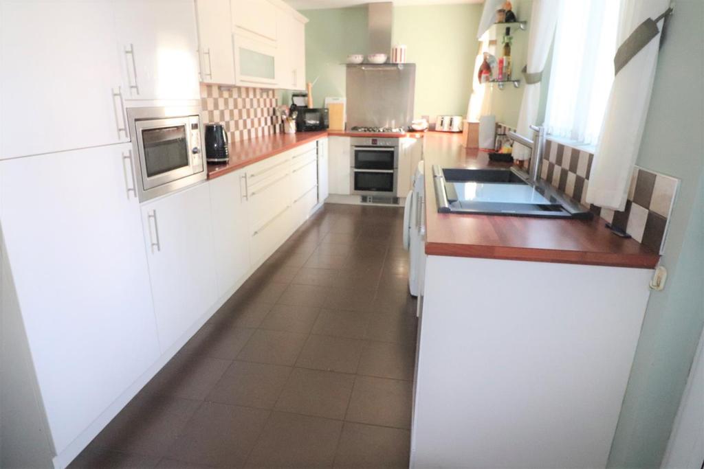 Magnificent kitchen