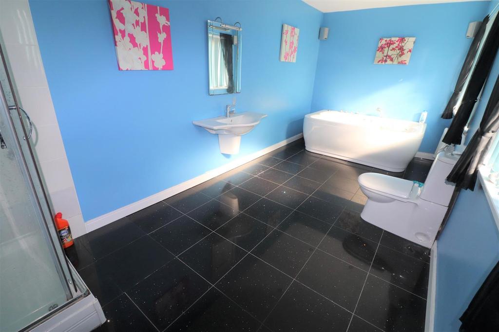 Luxury bathroom/w.c.