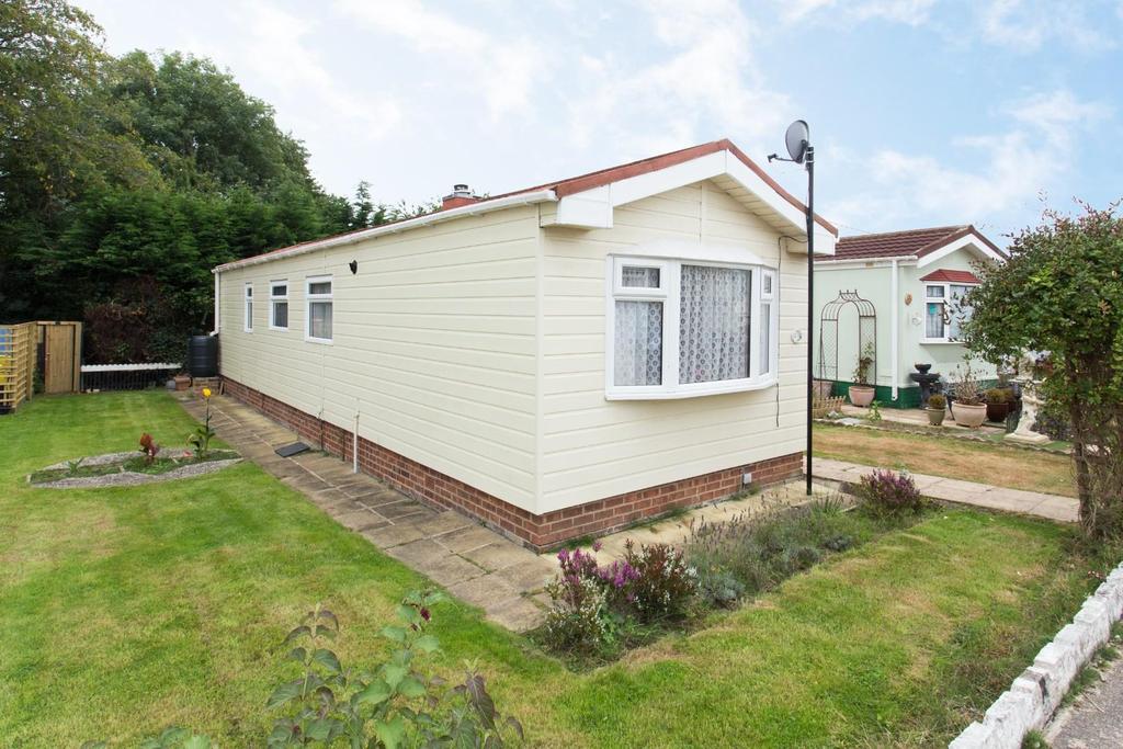 Shalloak Road, Canterbury 2 bed park home £90,000