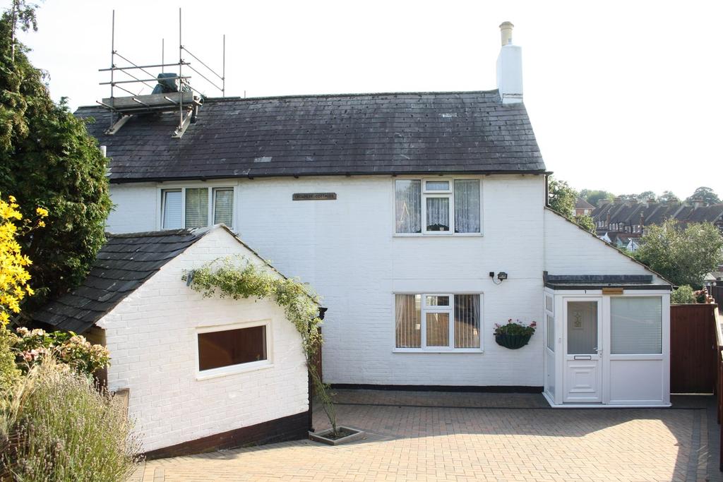 Holliers Hill, BexhillonSea, TN40 3 bed semidetached house £385,000