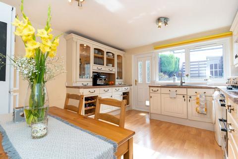 29 Bughtlin Park, Edinburgh, EH12 8UR