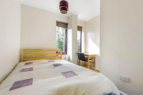 18 Codling Close, London, E1W 2UX