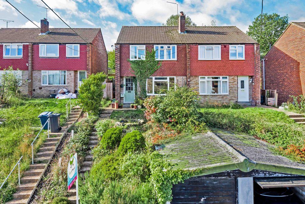 Lynton Road, Chesham HP5 2BP 4 bed semidetached house £425,000