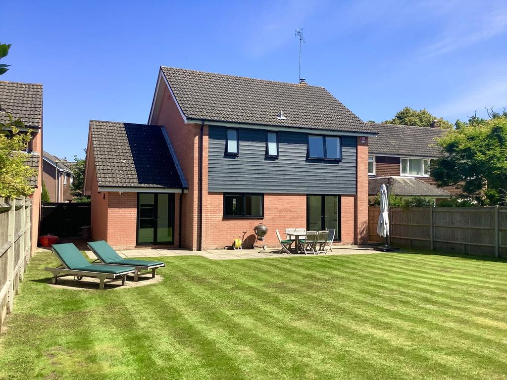 New Forest Drive, Brockenhurst, SO42 3 bed detached house £850,000