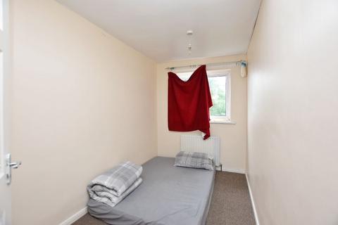 3 bedroom maisonette to rent, Aldgate Grove, Newtown