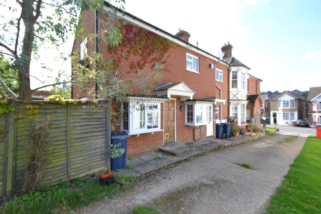 Roberts Road, High HP13 1 bed semidetached house £875 pcm