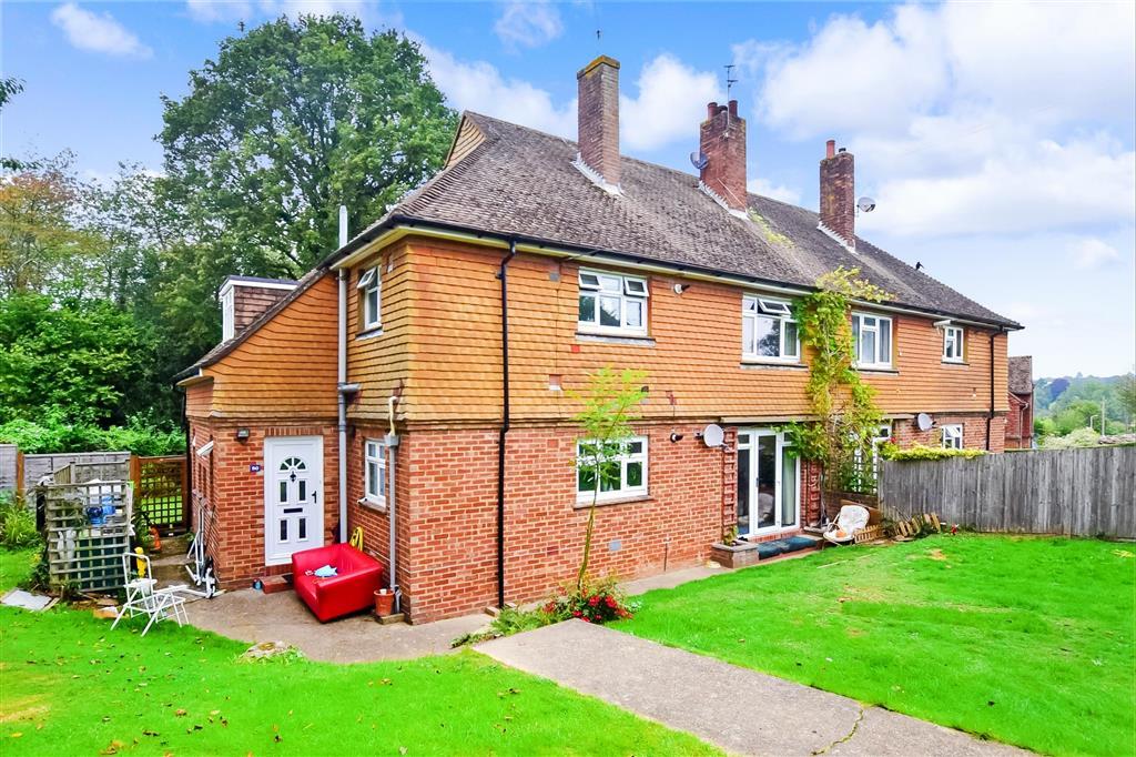 Friezland Road, Tunbridge Wells, Kent 2 bed ground floor flat £260,000