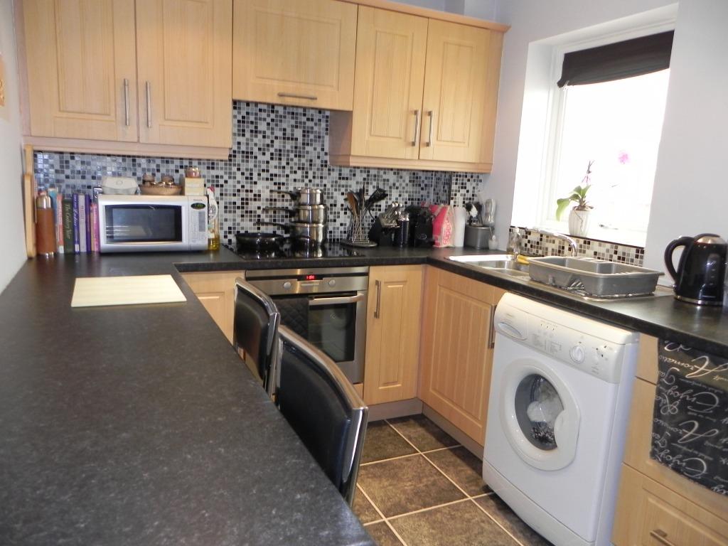 Furness, Abbots Gate, Tamworth, B77 3 bed semidetached house £850