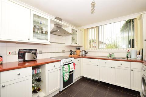 8 Hillcrest Drive, Cuxton, Rochester, ME2 1AA