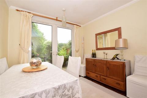 8 Hillcrest Drive, Cuxton, Rochester, ME2 1AA