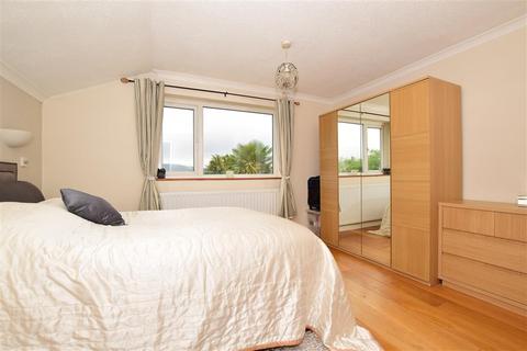 8 Hillcrest Drive, Cuxton, Rochester, ME2 1AA