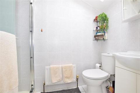 8 Hillcrest Drive, Cuxton, Rochester, ME2 1AA
