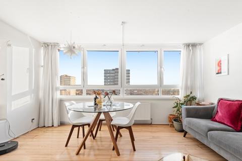 2 bedroom flat to rent, Whitgift House, 61 Westbridge Road, London
