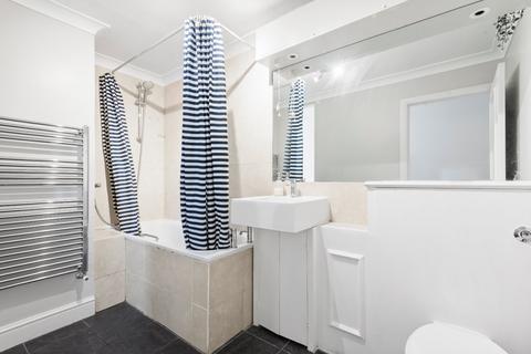 2 bedroom flat to rent, Whitgift House, 61 Westbridge Road, London