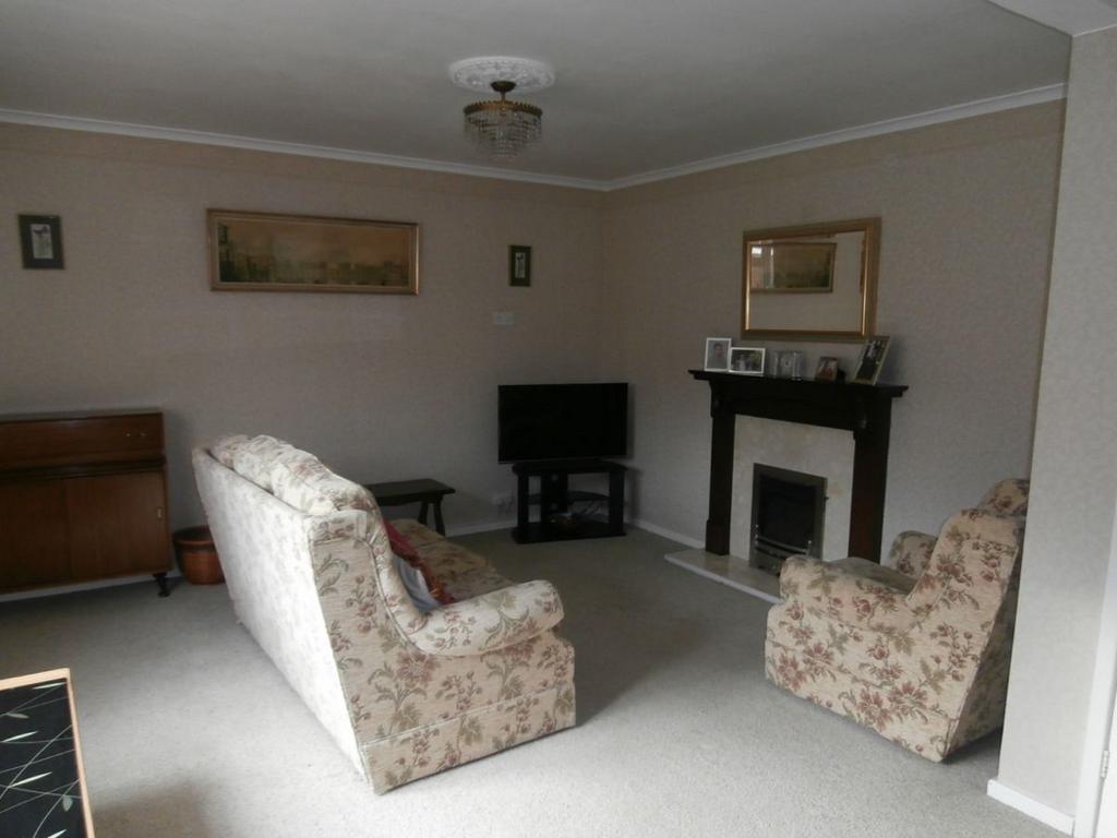 Alan Moss Road, Loughborough LE11 4LZ 3 bed semidetached house £975