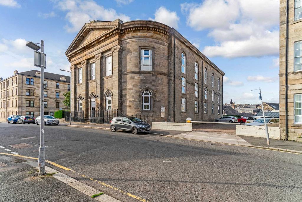 Street, Paisley 2 bed apartment £825 pcm (£190 pw)