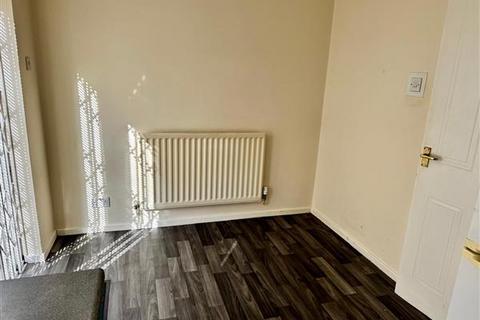 2 bedroom semi-detached house to rent, Lathbury Road, Manchester