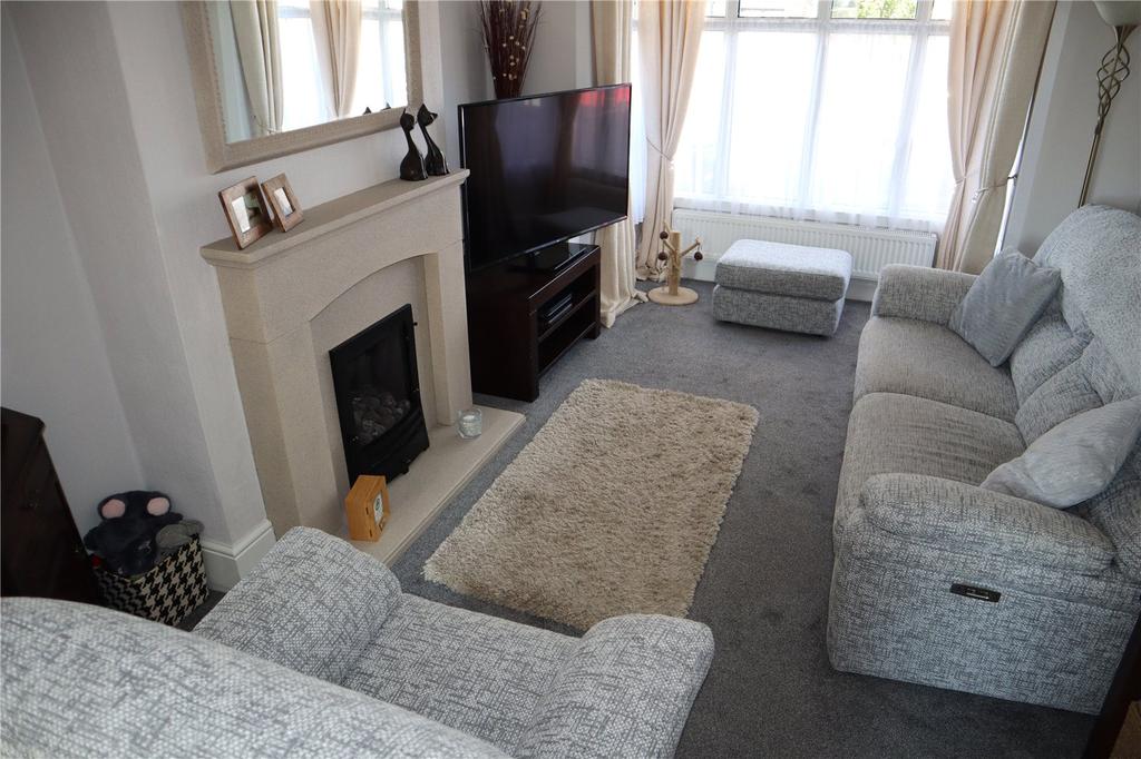 Lounge/Dining