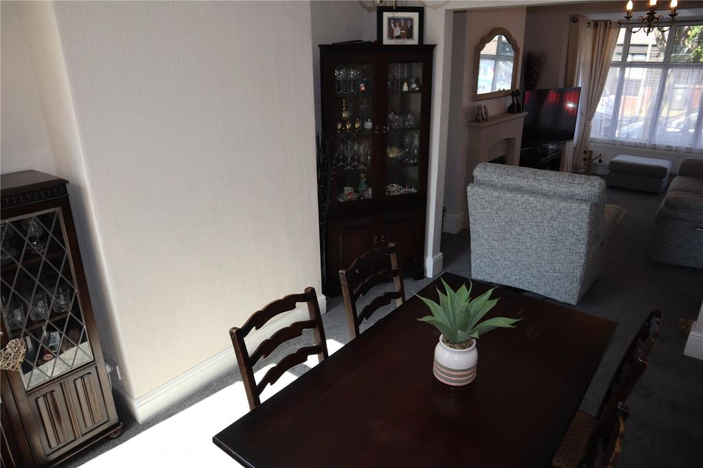 Lounge/Dining
