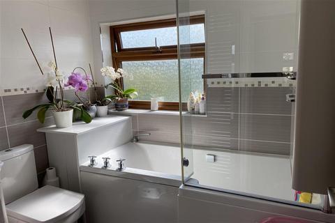 44 Marshalls Drive, Romford, RM1 4JT