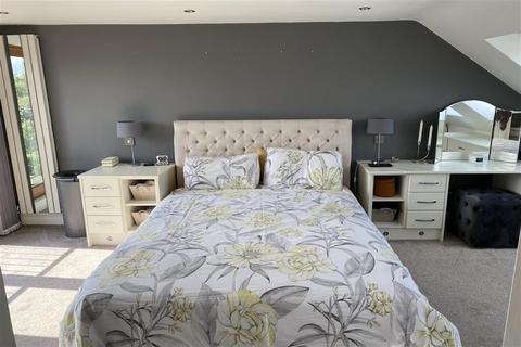 44 Marshalls Drive, Romford, RM1 4JT