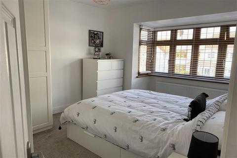 44 Marshalls Drive, Romford, RM1 4JT