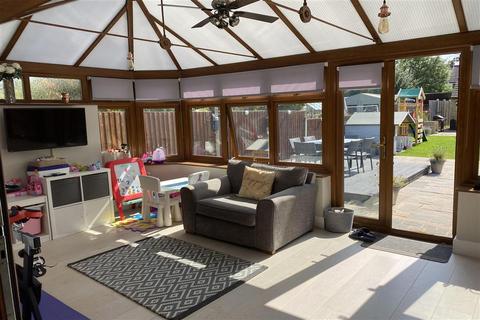 44 Marshalls Drive, Romford, RM1 4JT