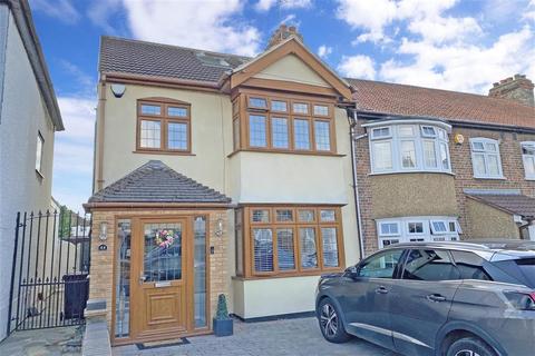 44 Marshalls Drive, Romford, RM1 4JT