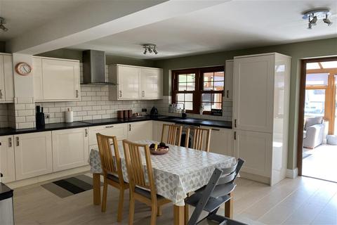 44 Marshalls Drive, Romford, RM1 4JT