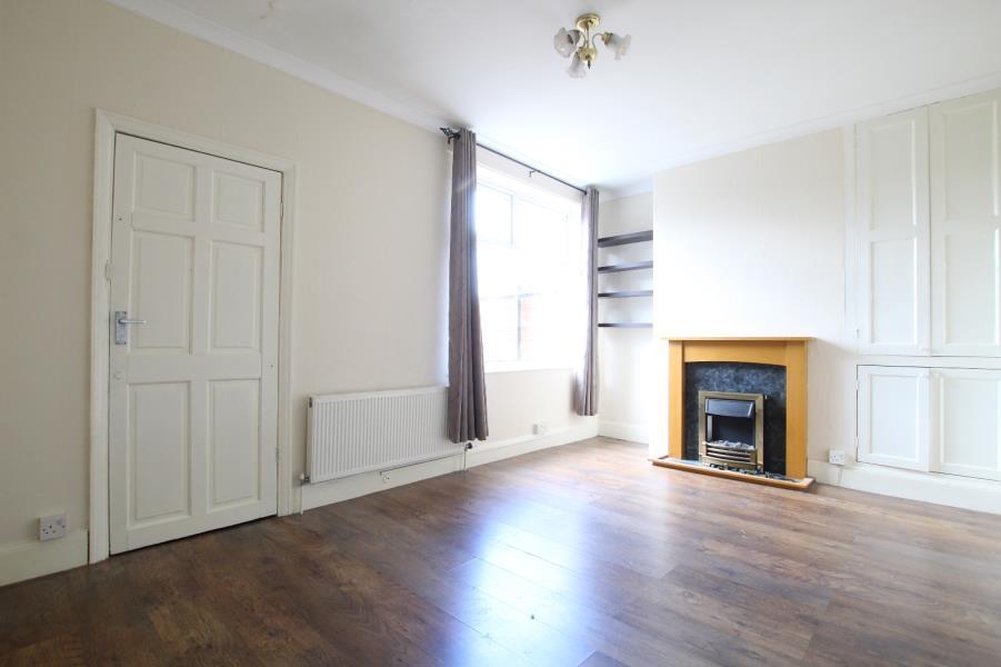 Keswick Gardens, Hull, HU6 8TB 3 bed terraced house £550 pcm (£127 pw)