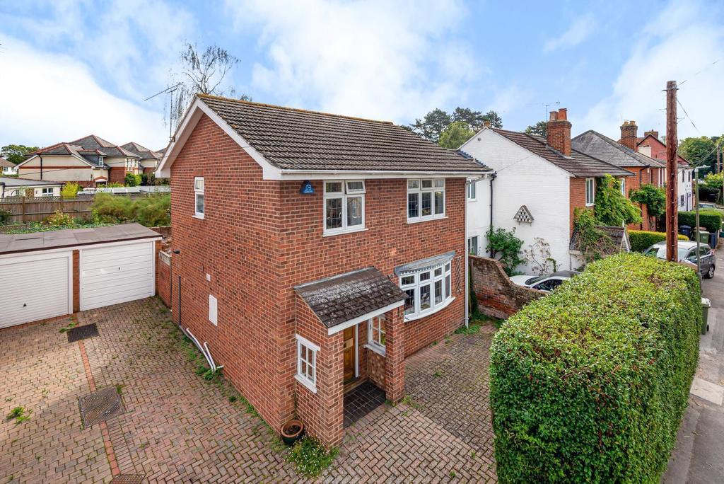 Potters Lane, Send, Woking, GU23 3 bed detached house £545,000