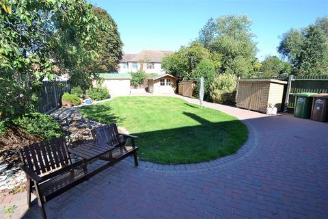 19 Glenfield Road, Ashford, TW15 1JJ