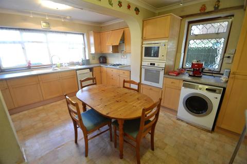 19 Glenfield Road, Ashford, TW15 1JJ