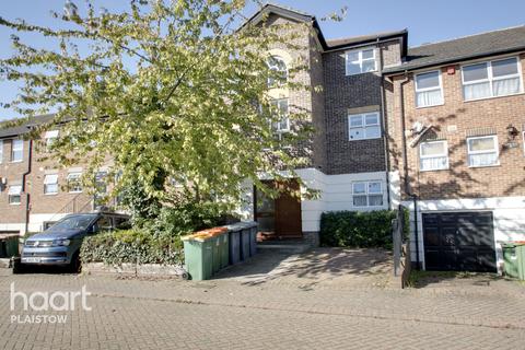 8 Nutmeg Close, London, E16 4PG