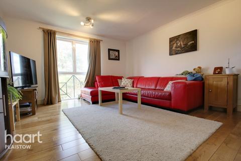 8 Nutmeg Close, London, E16 4PG