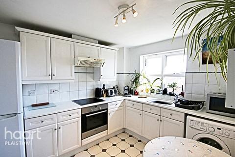 8 Nutmeg Close, London, E16 4PG