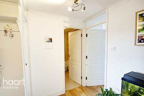 8 Nutmeg Close, London, E16 4PG
