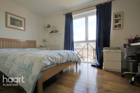 8 Nutmeg Close, London, E16 4PG
