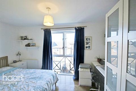 8 Nutmeg Close, London, E16 4PG