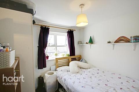 8 Nutmeg Close, London, E16 4PG