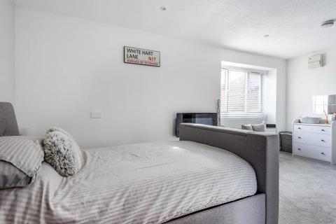 12 Burdock Close, Lightwater, GU18 5YP