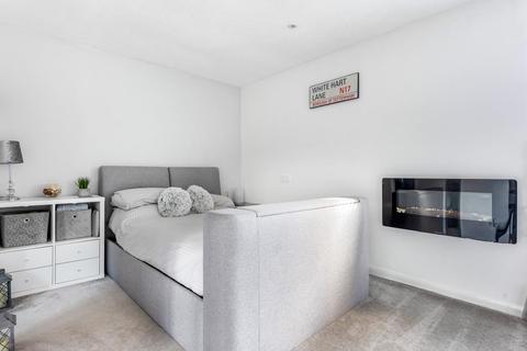 12 Burdock Close, Lightwater, GU18 5YP