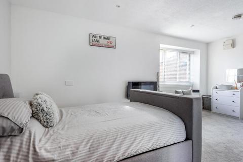 12 Burdock Close, Lightwater, GU18 5YP