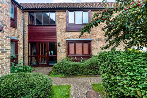 12 Burdock Close, Lightwater, GU18 5YP