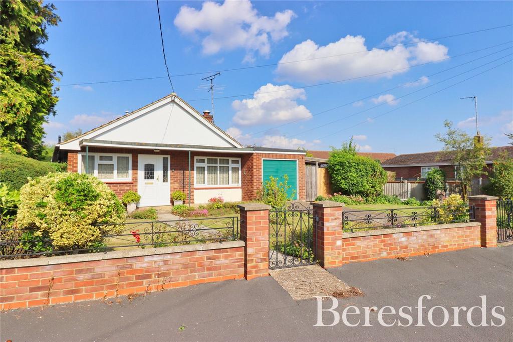 Crescent Road, Heybridge, CM9 3 bed bungalow £495,000