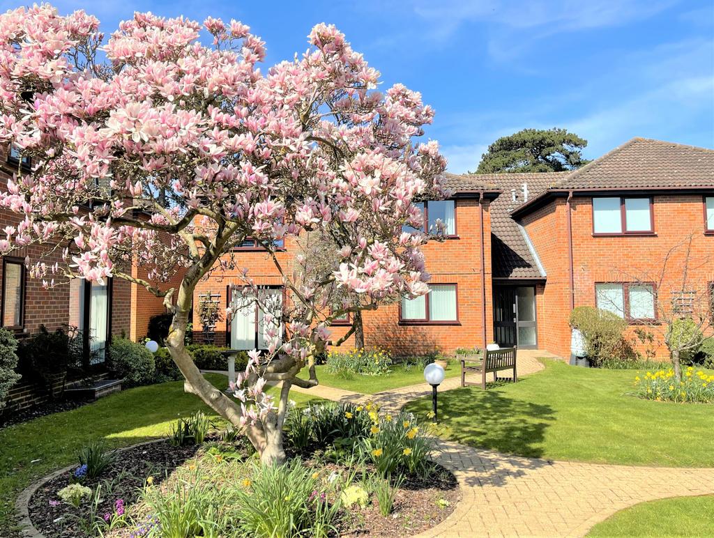 Ashtead 1 bed retirement property £950 pcm (£219 pw)